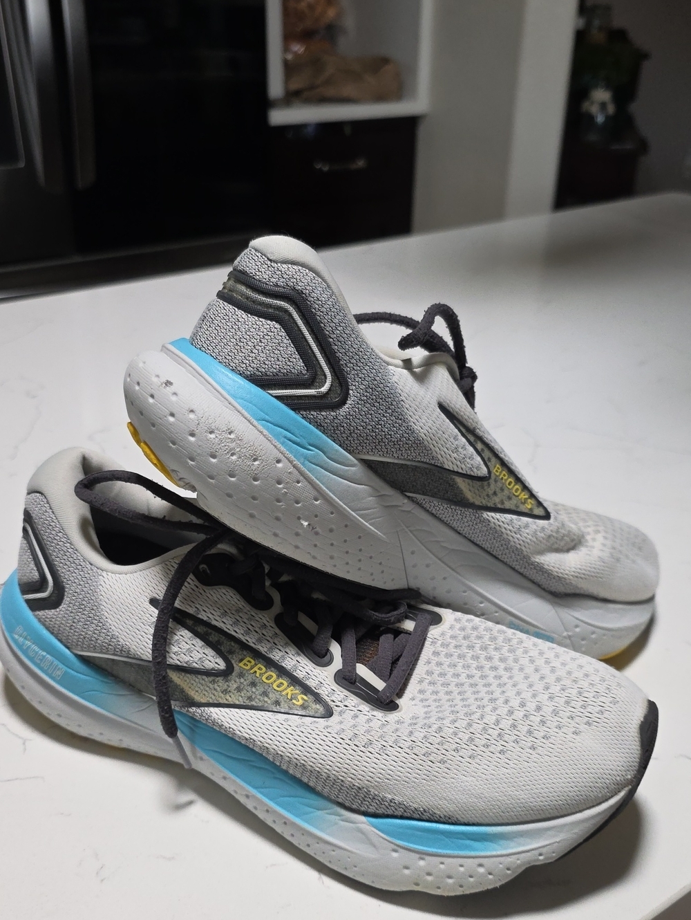 Brooks White & Light Blue Men's Athletic Running Shoes Size 10